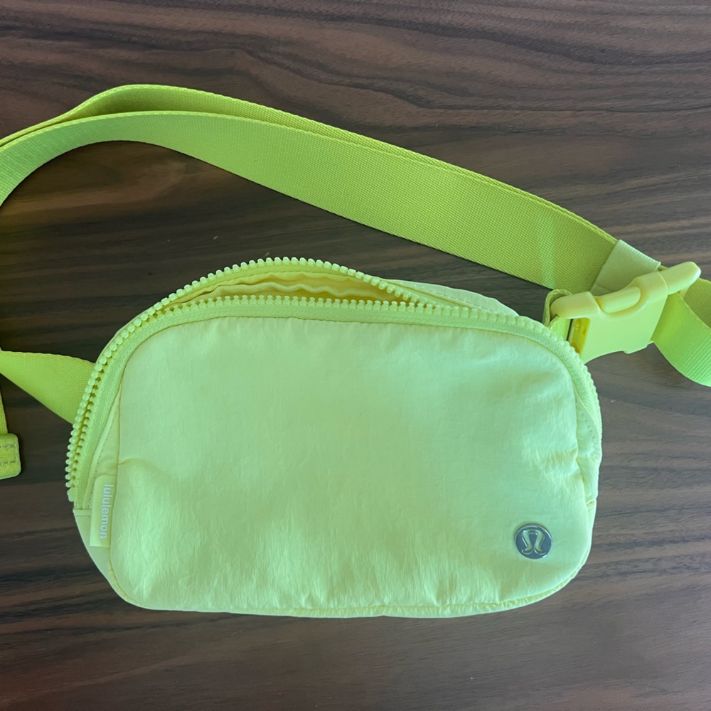 NWOT Lululemon everywhere belt bag, color: electric lemon